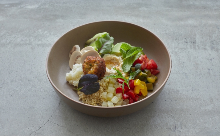 【LUNCH】キヌアとファラフェルごまのサラダボウル