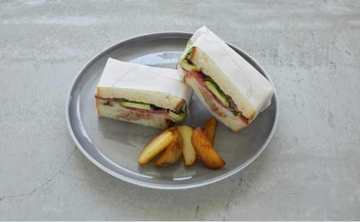 ごまを食べて育った豚の プルドポークサンドイッチ
