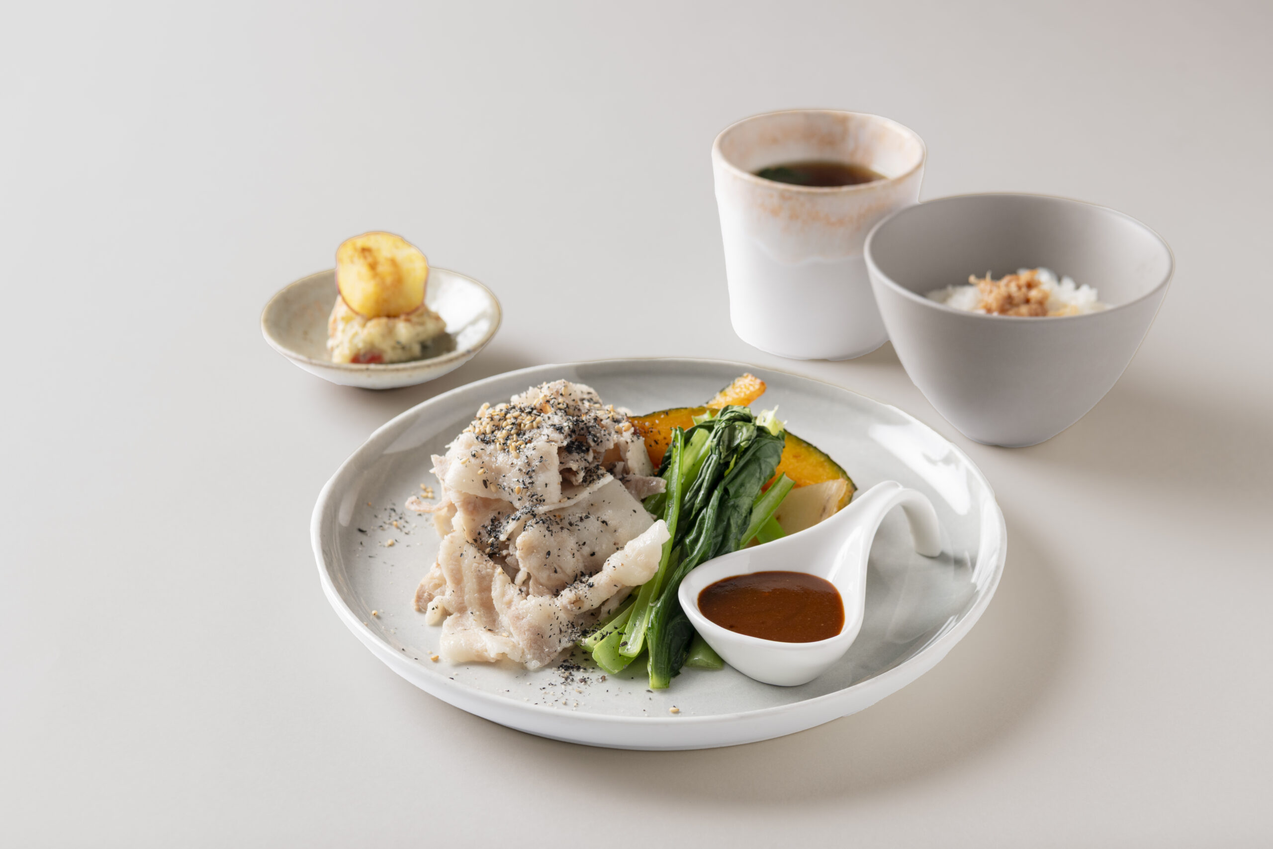 【LUNCH】豚しゃぶと温野菜~ごまドレッシング添え~