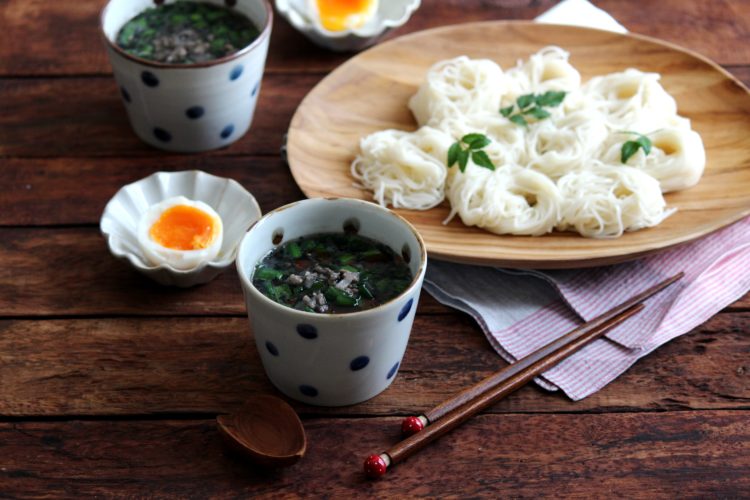 黒ごまとニラの坦々麺風つけそうめん