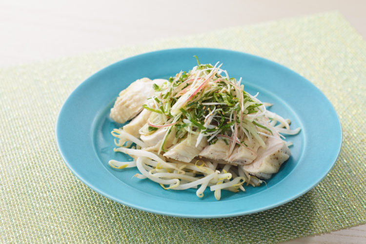 鶏むね肉の香味野菜塩ごま油あえのせ