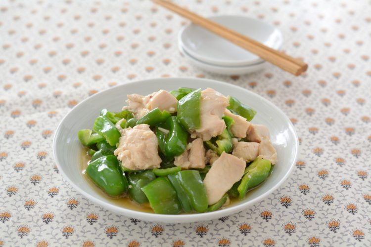 鶏肉とピーマンのレンジオイル蒸し