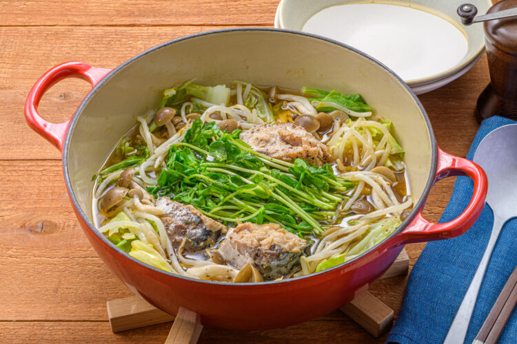 つゆとごま油でおいしい さば缶と豆苗の無水鍋