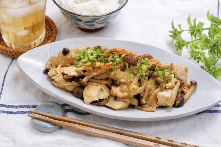 がっつりご飯が進む下味冷凍 鶏むね肉としめじの焼肉みそ炒め