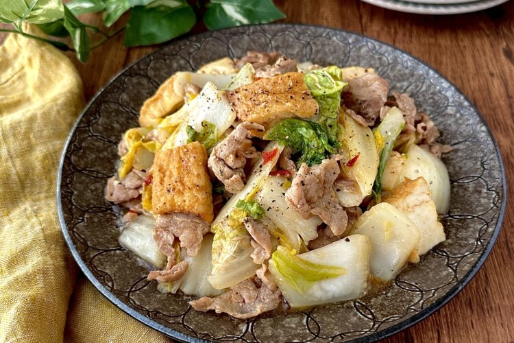 パパッと作れる！ 豚こまと厚揚げと白菜の中華炒め