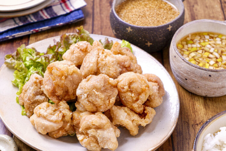 Fried chicken with spicy sweet sauce & green onion salty sauce