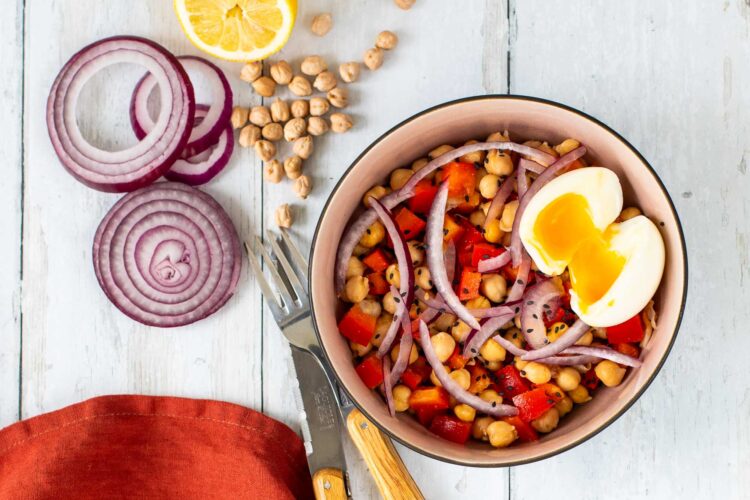 Chickpea salad with bell pepper and soft-boiled egg, lemon-sesame sauce