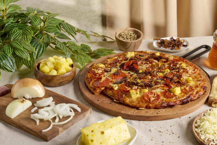 Hot tropical pizza