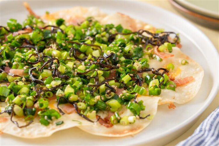 ごま油香るねぎと塩昆布のピザ