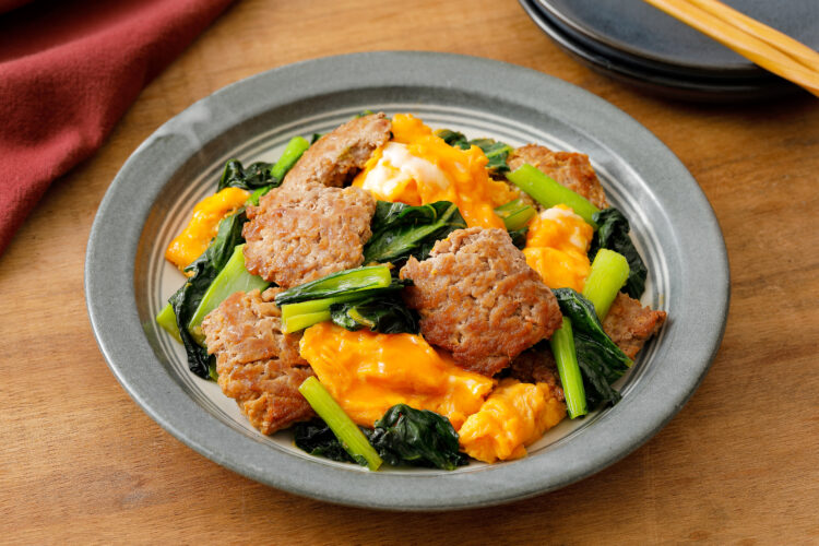 ひき肉バーグと小松菜の卵炒め