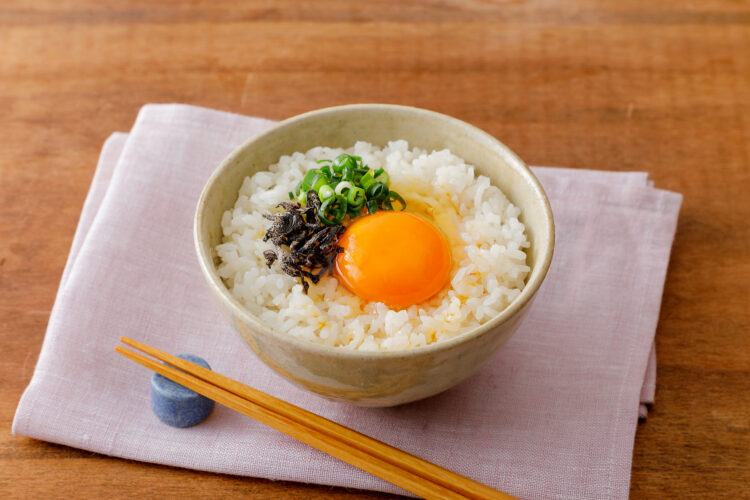 塩昆布とねぎの卵かけごはん