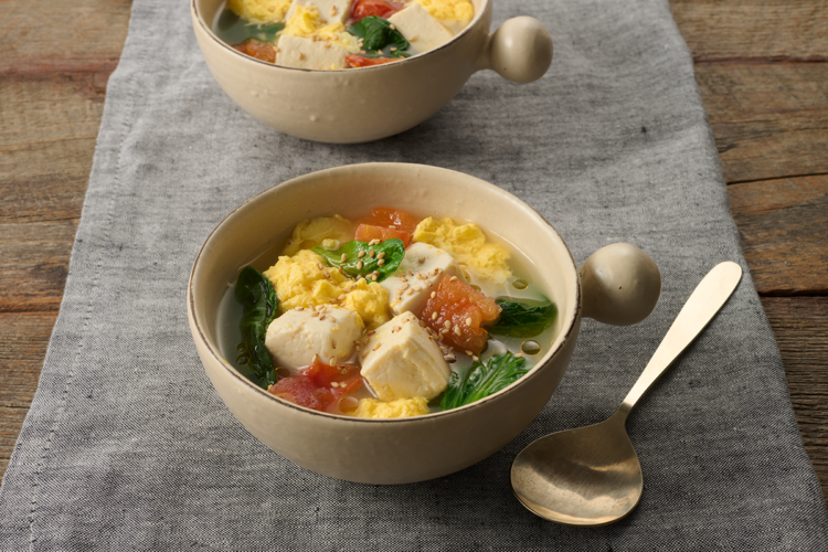 【かどやのごまたび提供メニュー】小松菜とごま油のマヨ卵スープ